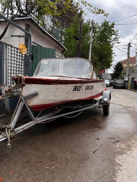 Čamac, prikolica, motor
