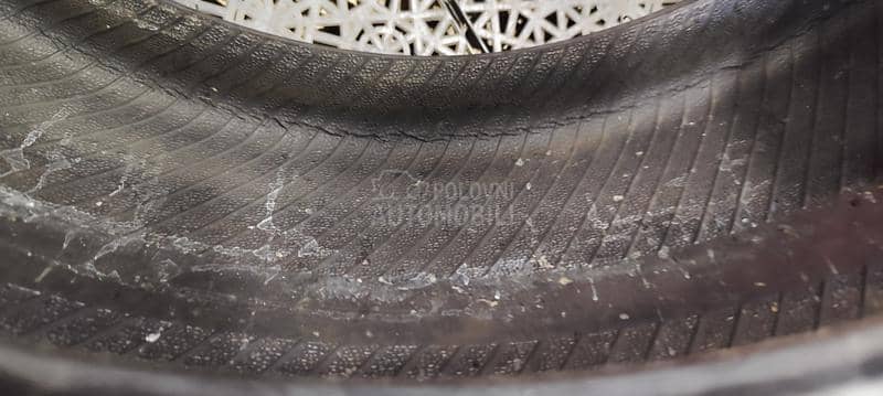 Syron 205/35 R18 Letnja
