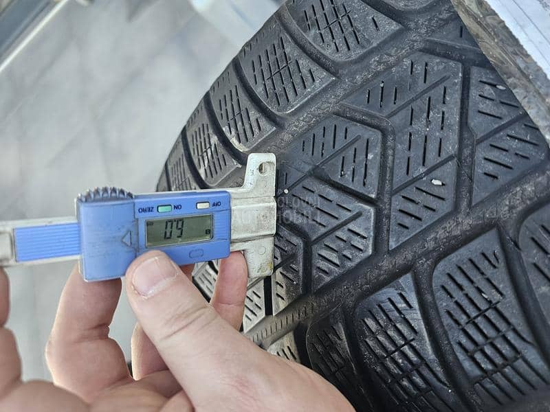 Pirelli 235/50 R19 Zimska