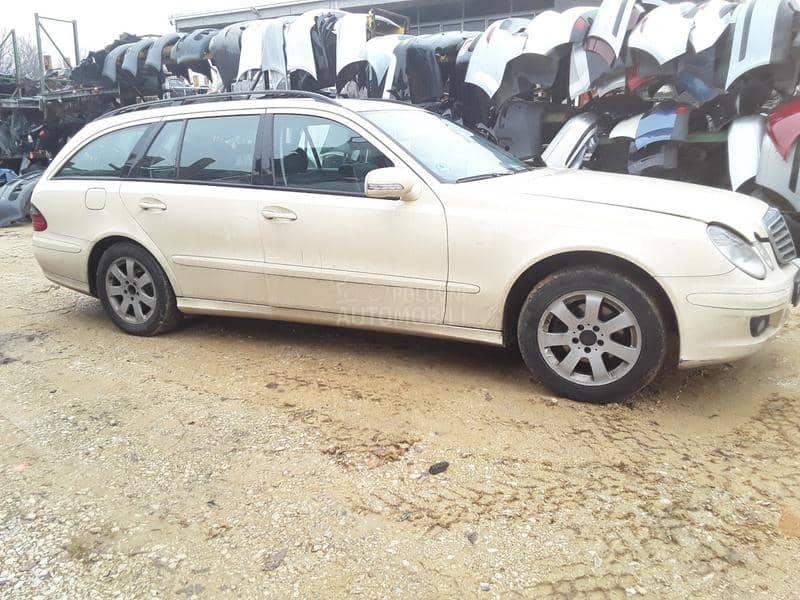 Mercedes Benz E Klasa 2008 -  kompletan auto u delovima