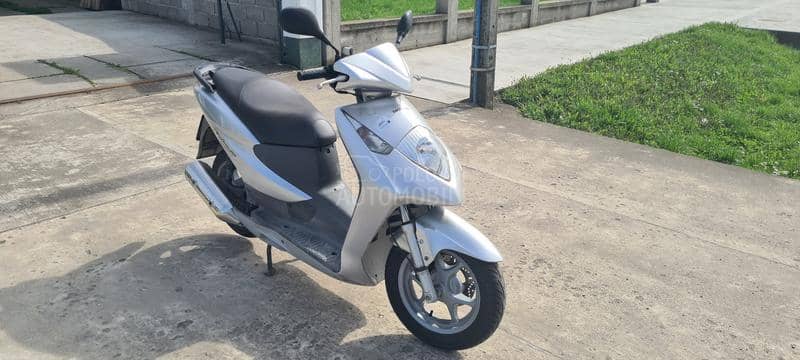Honda dylan 125