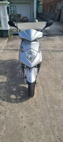 Honda dylan 125