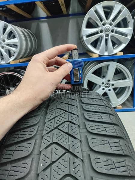 Pirelli 215/55 R17 Zimska