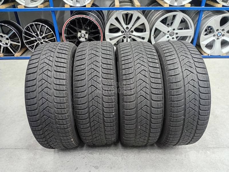 Pirelli 215/55 R17 Zimska