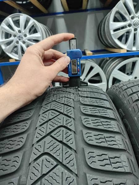 Pirelli 215/55 R17 Zimska