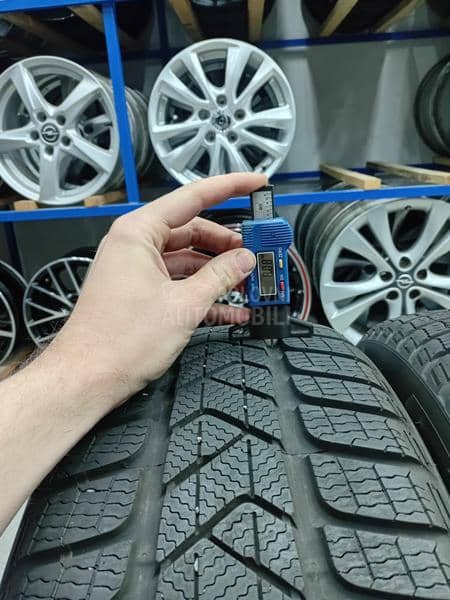 Pirelli 215/55 R17 Zimska