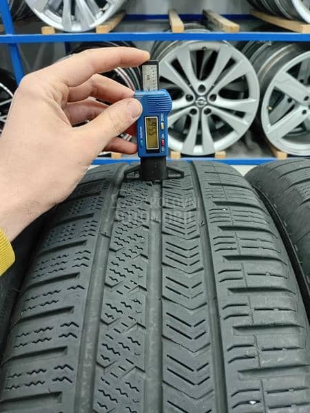 Vredestein 215/55 R17 Zimska