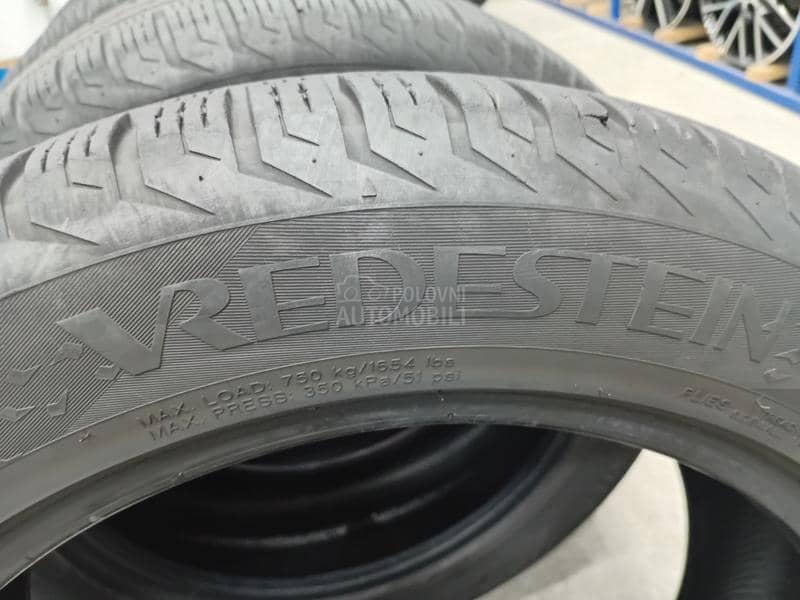 Vredestein 215/55 R17 Zimska