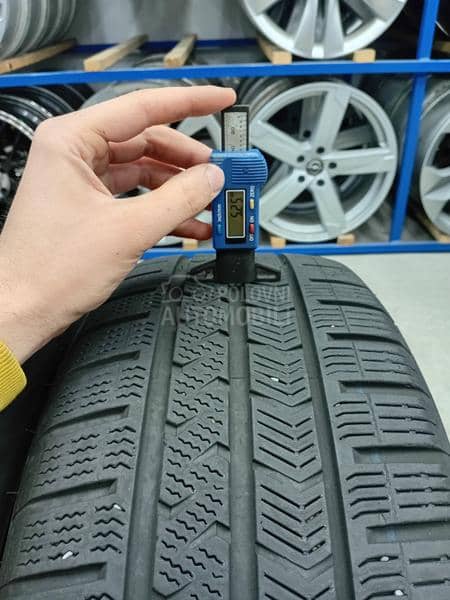 Vredestein 215/55 R17 Zimska