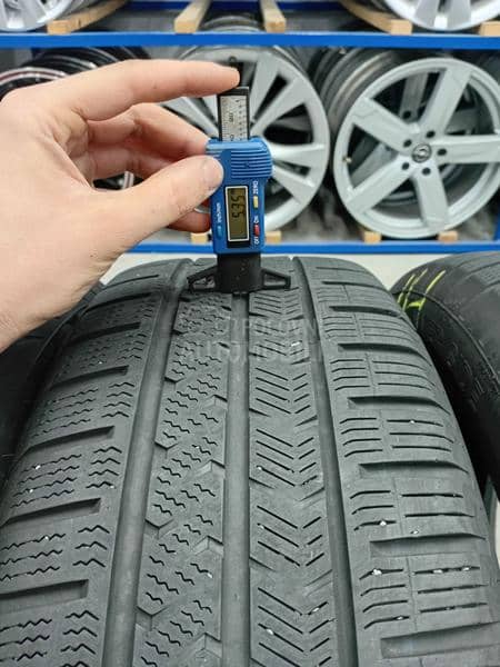 Vredestein 215/55 R17 Zimska