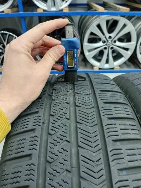 Vredestein 215/55 R17 Zimska
