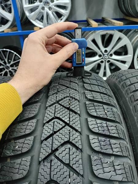 Pirelli 215/60 R16 Zimska