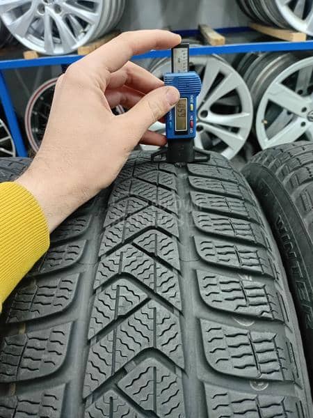 Pirelli 215/60 R16 Zimska