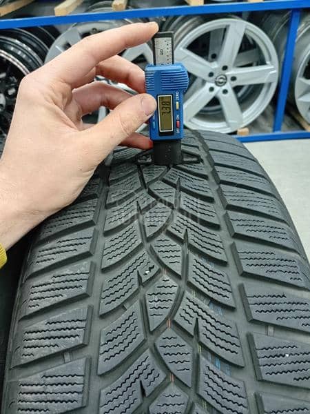 Goodyear 225/55 R17 Zimska