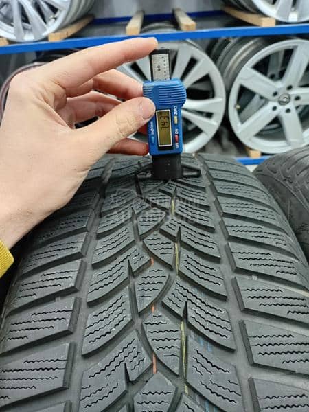 Goodyear 225/55 R17 Zimska