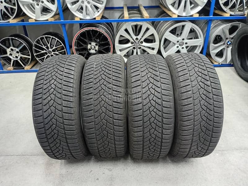 Goodyear 225/55 R17 Zimska