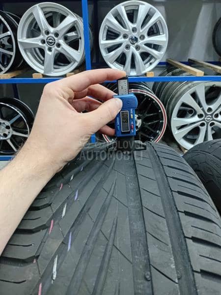 Uniroyal 235/55 R19 Letnja