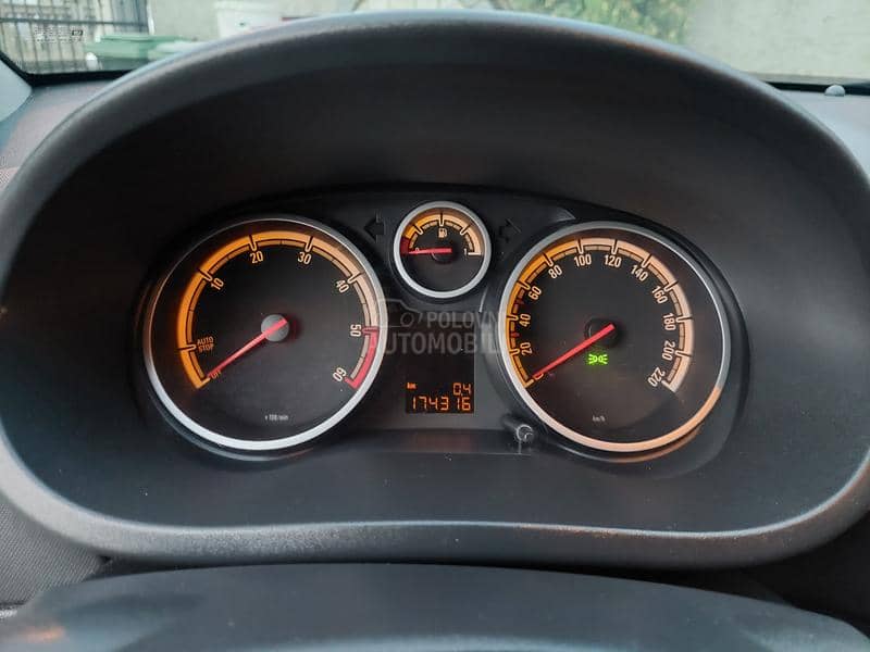 Opel Corsa D 1.3 cdti na.vi 2012