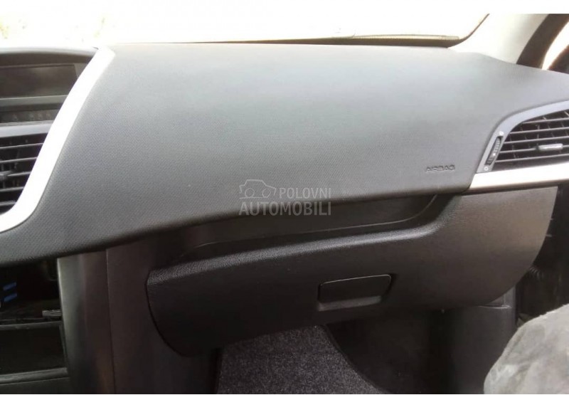 Peugeot 207 1.4b -  kompletan auto u delovima