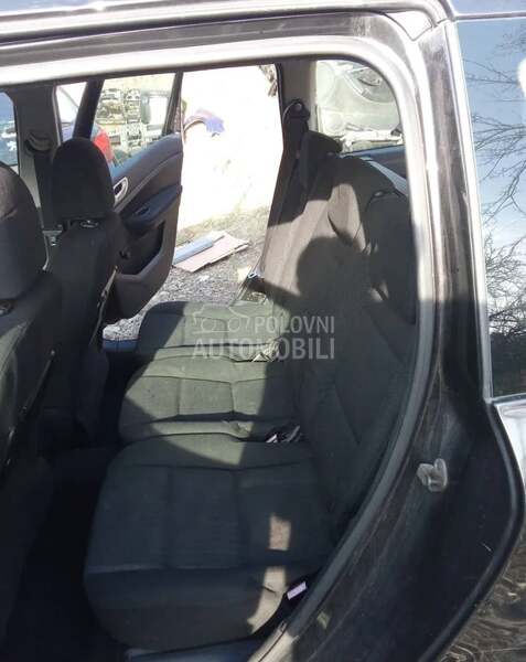 Peugeot 307 1.6hdi -  kompletan auto u delovima