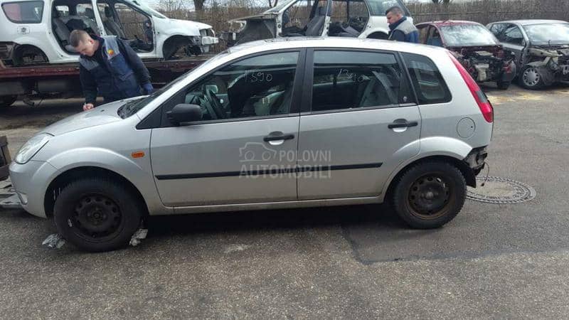 Ford Fiesta 2003 -  kompletan auto u delovima