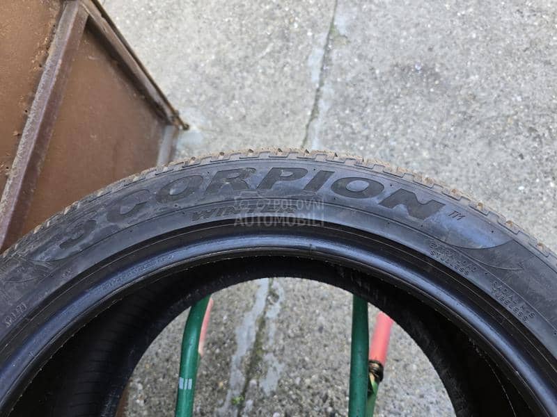Pirelli 305/40 R20 Zimska