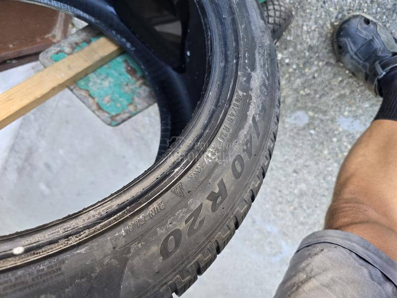 Pirelli 305/40 R20 Zimska