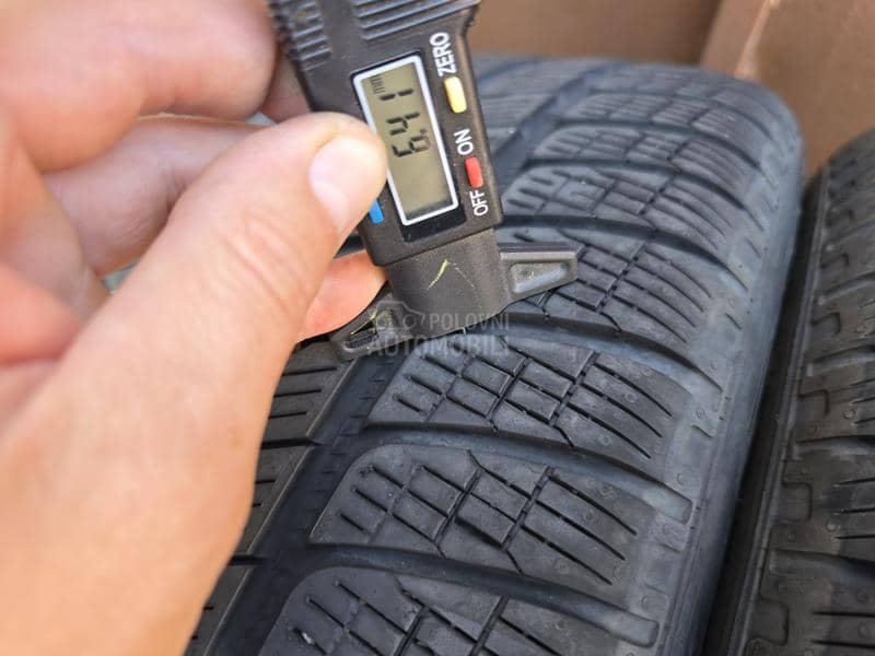 Pirelli 305/40 R20 Zimska