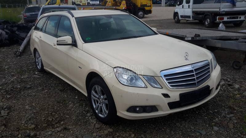 Mercedes Benz E Klasa 2010 -  kompletan auto u delovima
