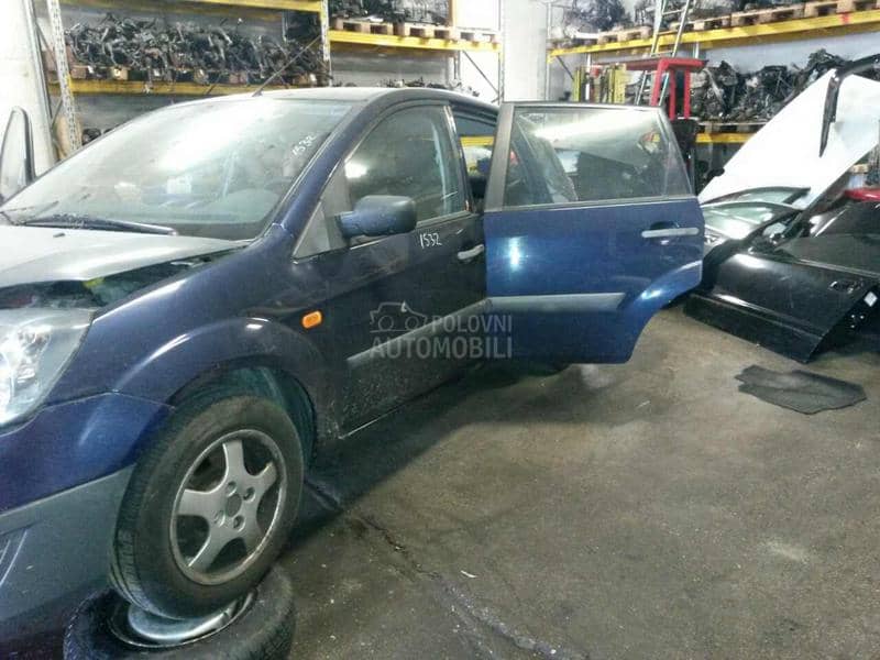 Ford Fiesta 2002 -  kompletan auto u delovima