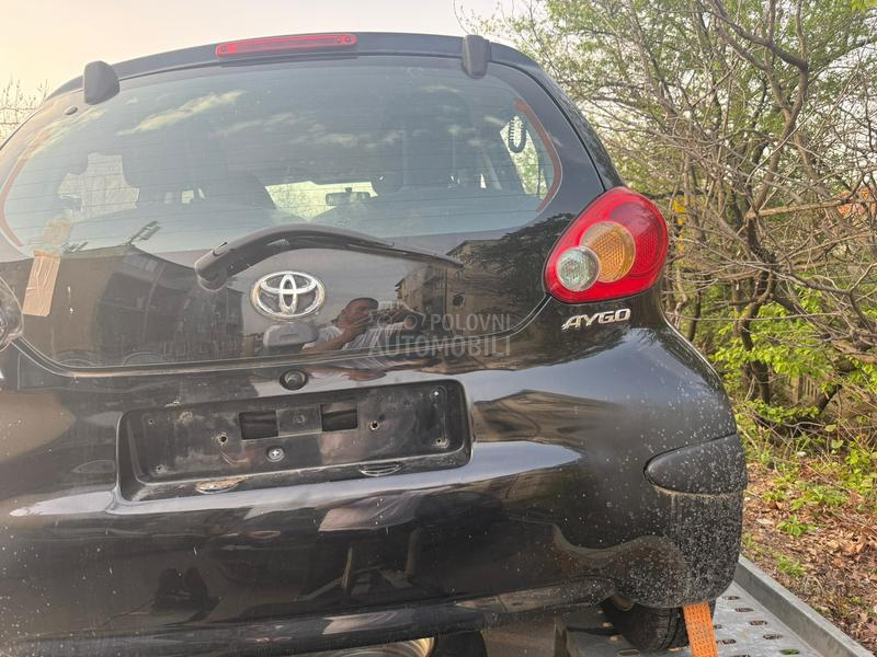 Toyota Aygo 2009. god. -  kompletan auto u delovima