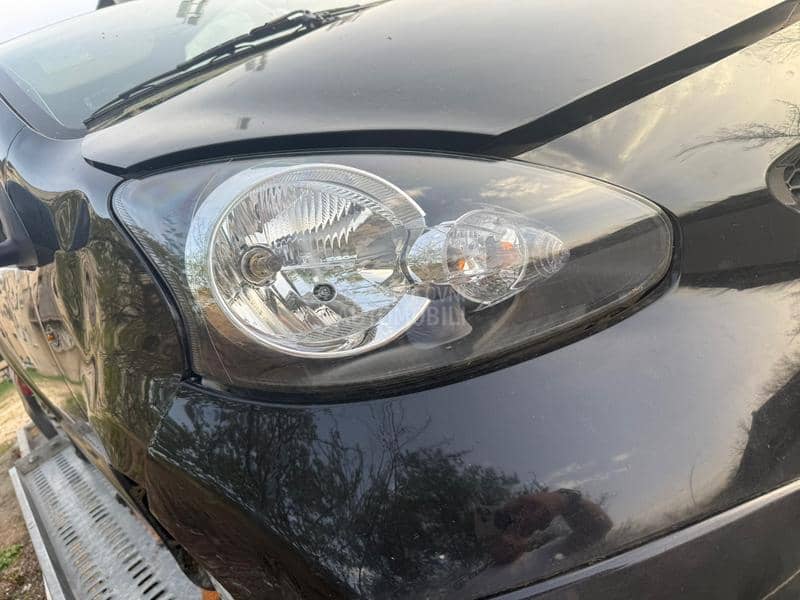 Toyota Aygo 2009. god. -  kompletan auto u delovima