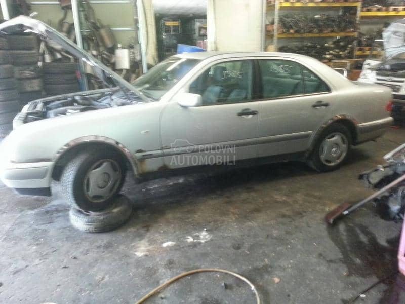 Mercedes Benz E Klasa 1998 -  kompletan auto u delovima