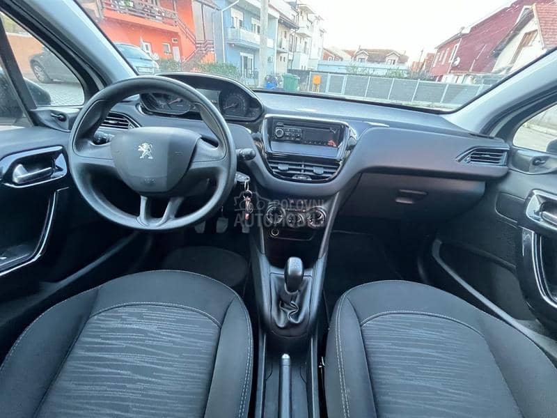 Peugeot 208 1.2 OČUVAN 2014