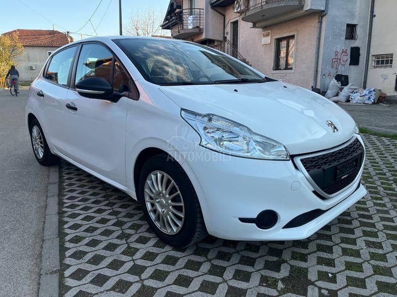 Peugeot 208 1.2 OČUVAN 2014