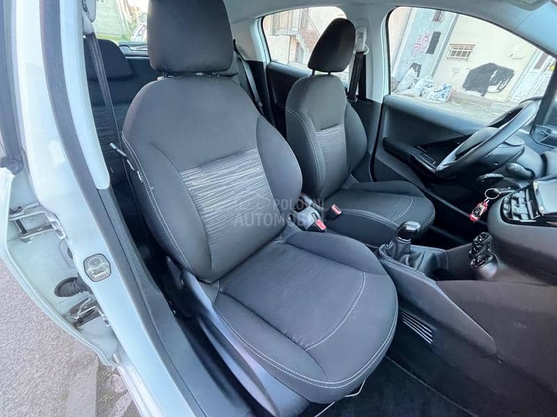 Peugeot 208 1.2 OČUVAN 2014