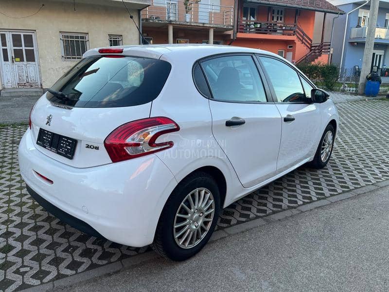 Peugeot 208 1.2 OČUVAN 2014