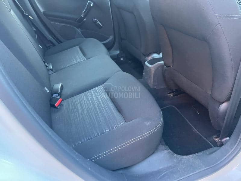 Peugeot 208 1.2 OČUVAN 2014