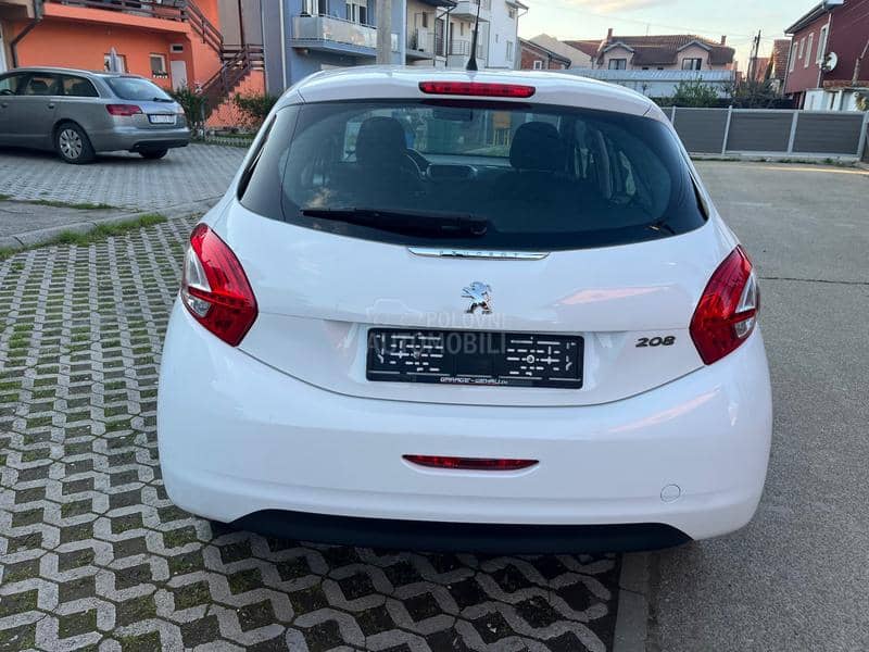 Peugeot 208 1.2 OČUVAN 2014