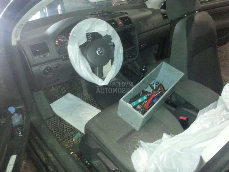 Volkswagen Golf 5 2005 -  kompletan auto u delovima