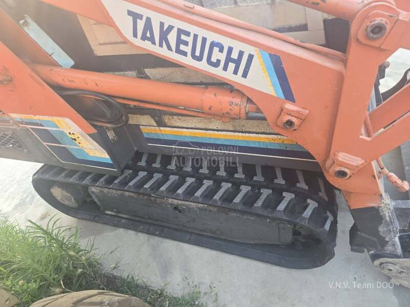 Takeuchi TL 10  1t, nove gusenice