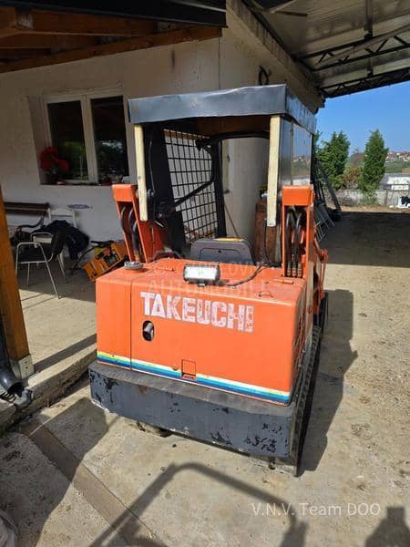 Takeuchi TL 10  1t, nove gusenice