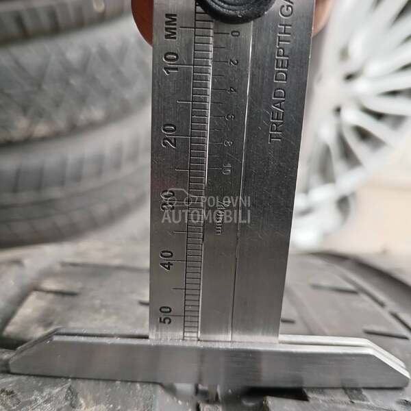 Pirelli 295/35 R21 Letnja