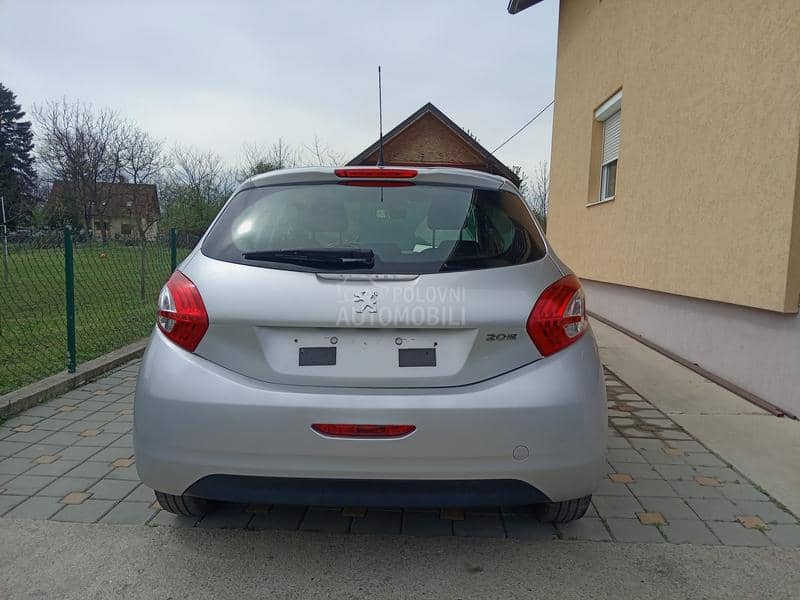 Peugeot 208 1.2