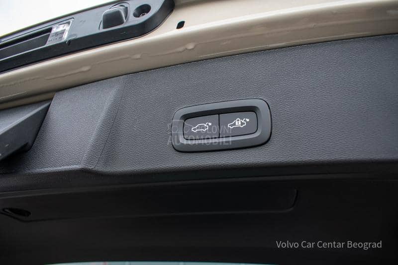Volvo XC40 B3 Plus Dark