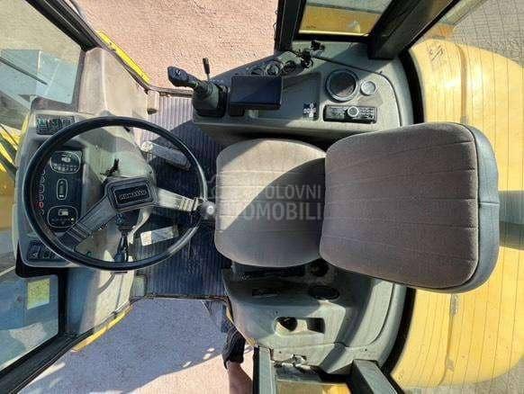 Komatsu WA65