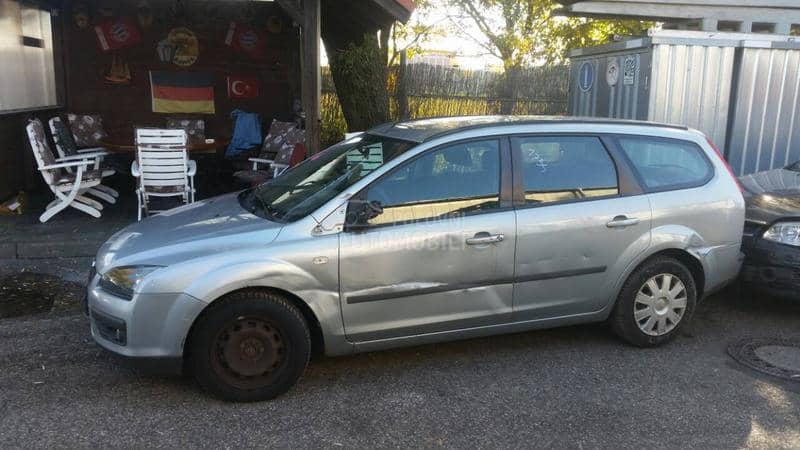 Ford Focus 2004 -  kompletan auto u delovima