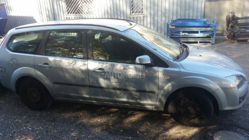 Ford Focus 2004 -  kompletan auto u delovima