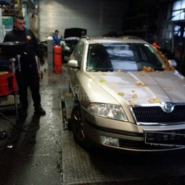 Škoda Octavia 2006 -  kompletan auto u delovima