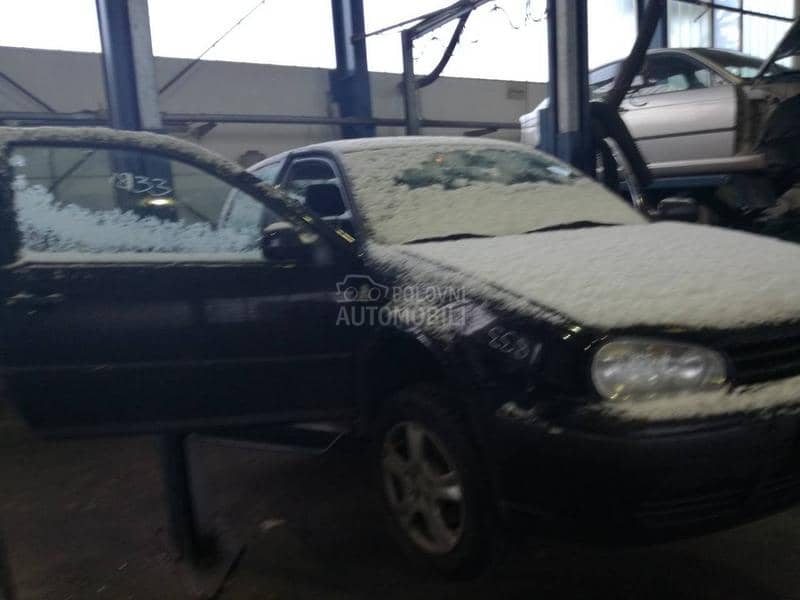 Volkswagen Golf 4 2002 -  kompletan auto u delovima